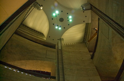 Foyer mit Aufzügen